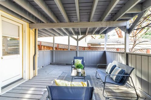 2800 Kingsland Ave, Oakland CA  94619-3325 exterior