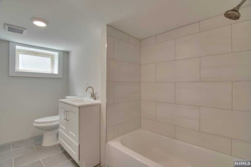 29 Niagara St, Dumont NJ  07628-3405 exterior