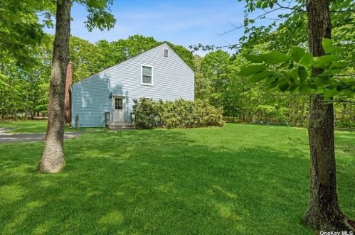11 Poplar St, East Hampton, NY 11937-4815