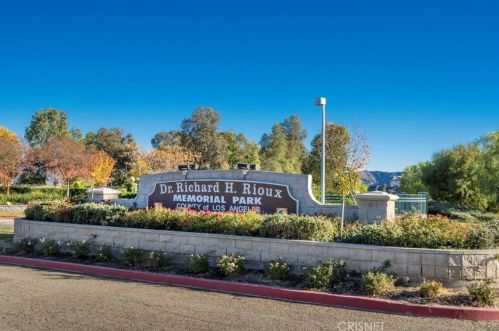 25408 Chisom Ln, Santa Clarita, CA 91381-1639