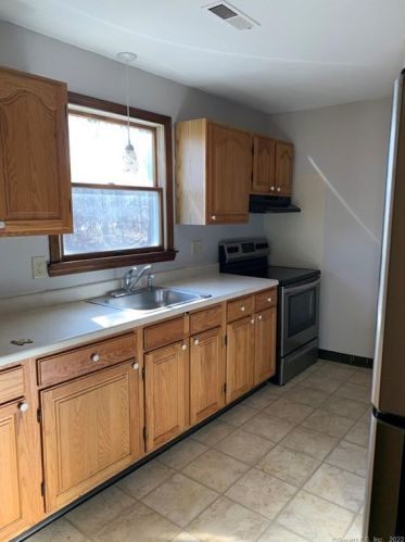 170 Naugatuck Ave, Milford CT  06460-6038 exterior