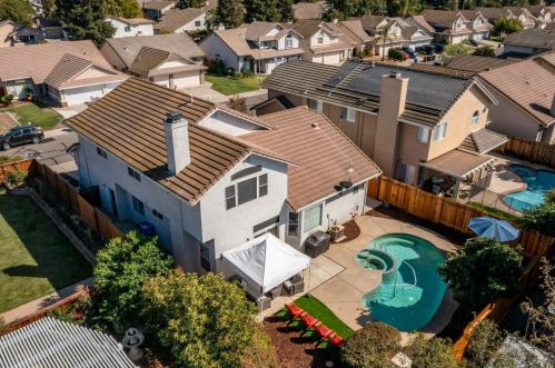 8686 White Peacock Way, Elk Grove CA  95624-3701 exterior