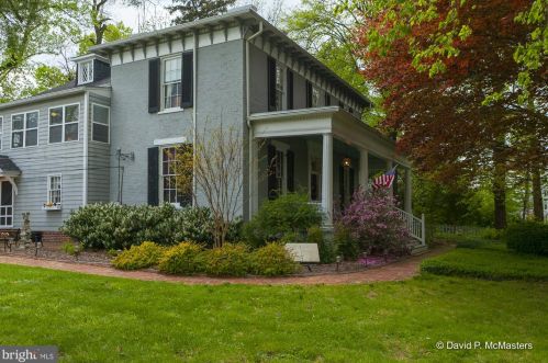417 Washington St, Charles Town, WV 25414-1077