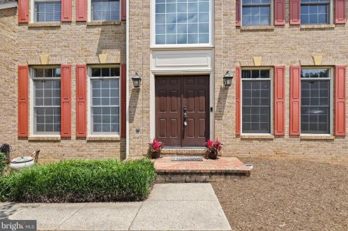 526 Beauregard Dr, Leesburg VA 20175-8924 exterior