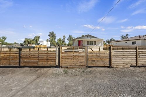 21906 Martin St, Perris CA 92570-8716 exterior