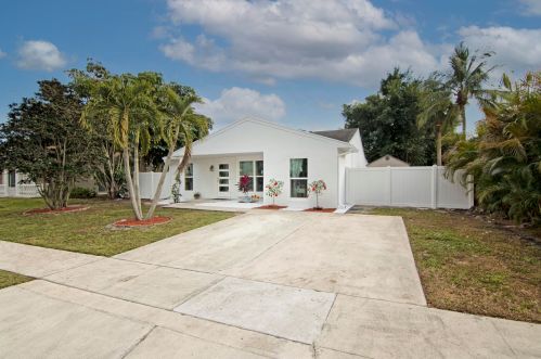 10602 Fascination Ln, West Palm Beach, FL 33411-3043