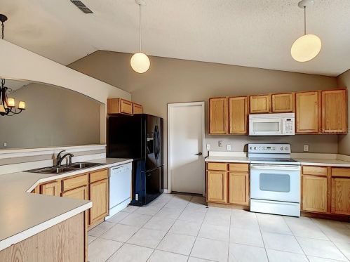 2600 Hillview Cir, Deltona, FL 32725-2303
