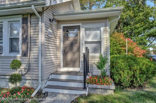 226 Davis Ave, Lacey NJ  08731-3519 exterior