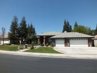 11208 Moorgate St, Bakersfield, CA 93311-2968