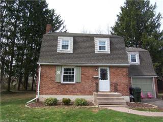 31 Hartt Ln, Hartford, CT 06111-2837