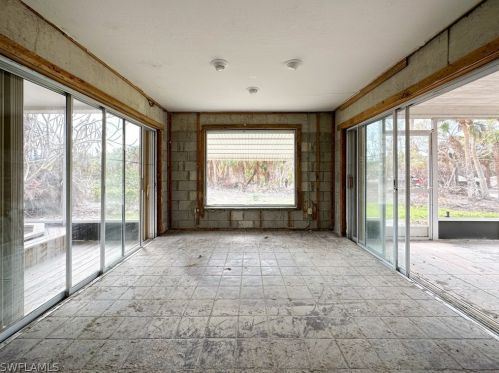 4752 Rue Helene, Sanibel FL  33957-2612 exterior