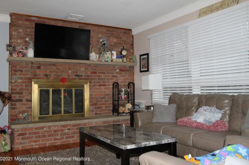 76 Jordan Rd, Bricktown, NJ 08724-4517