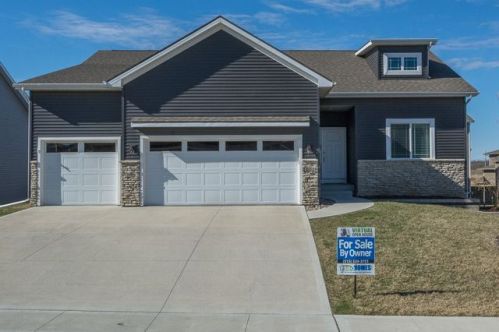 16019 Northpark Dr, Des Moines, IA 50323-2618