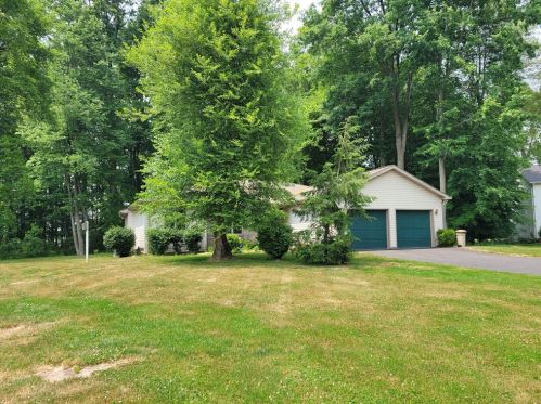 11 Forest Glen Dr, Grove City, PA 16127-6355