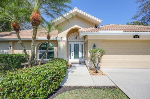 576 Henley Dr, Naples, FL 34104-6528