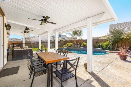 1611 Red Pheasant Ln, Manteca CA  95337 exterior