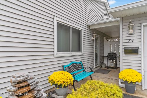74 Kathy Ct, Bricktown, NJ 08724-1471