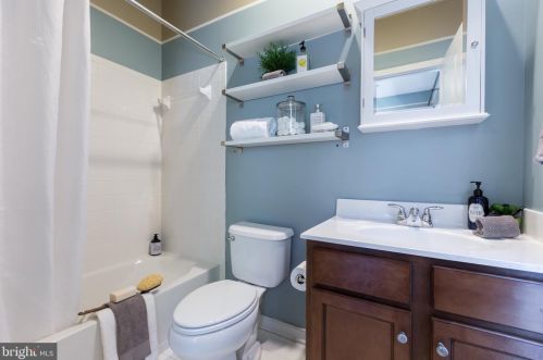 926 4 St, Washington DC 20003-3461 exterior