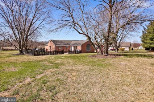 414 Old Country Club Rd, Charles Town WV  25414-5826 exterior