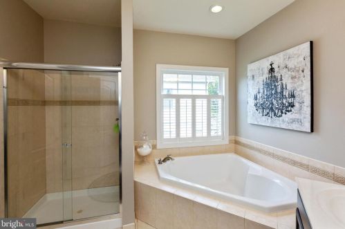 19277 Crk Fld Cir, Leesburg VA  20176-1621 exterior