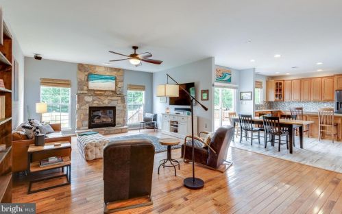 167 Alpine Dr, Leesburg VA 20175-6172 exterior