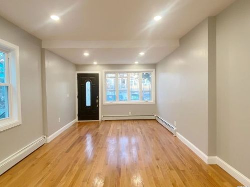 101-24 111th St, Jamaica NY  11418-1638 exterior