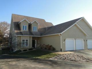 870 Cypress Pt, Waterford, WI 53185-1225