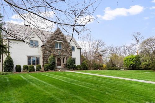 94 Woodlawn Ave, New Rochelle, NY 10804-4619