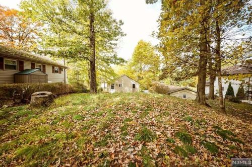 356 Maxim Dr, Hopatcong NJ  07843-1701 exterior