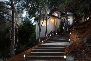 120 Roble Rd, Oakland, CA 94618-1943