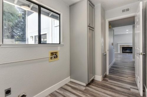 9262 Mapleview Way, Elk Grove CA  95758-5007 exterior