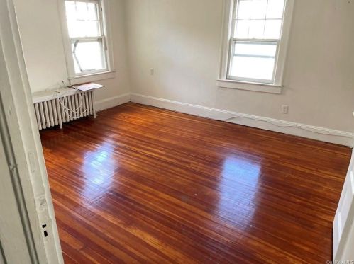 452 Manville Rd, Pleasantville NY  10570-2861 exterior