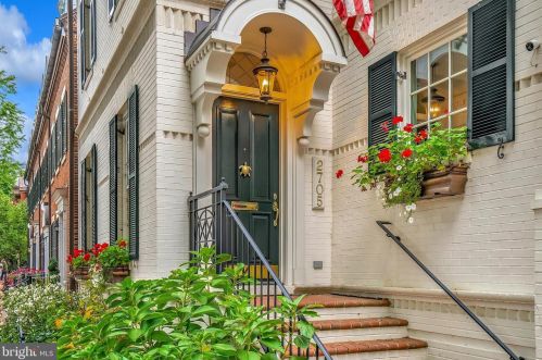 2705 Olive St, Washington, DC 20007-3326