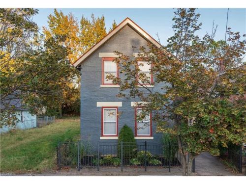 2065 44 St, Cleveland OH  44113-3860 exterior