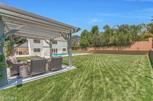 5226 Edgeware Dr, Calabasas CA  91301-2319 exterior