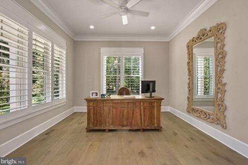 1044 Manning St, Great Falls VA  22066-1922 exterior