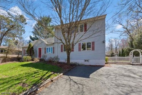 87 Littleton Rd, Greystone Park, NJ 07950-2530