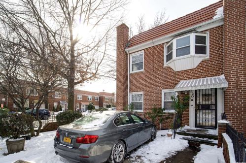 48-20 Ditmars Blvd, Long Island City, NY 11105-3606