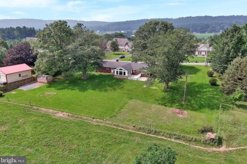 445 Gockley Rd, Schoeneck, PA 17578-9744