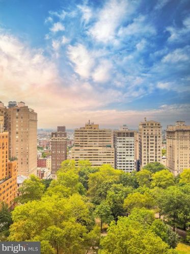 130 18th St, Philadelphia PA 19103-4923 exterior