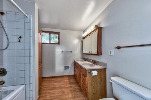 10136 Sierra Ave, Truckee CA  96161-4828 exterior