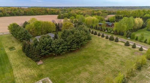 601 90th St, Hudson WI  54016-7938 exterior