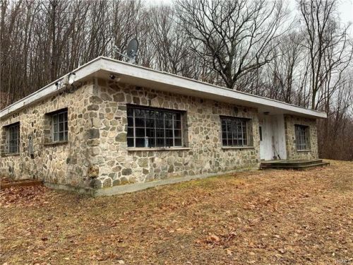 127 Esselborne Rd, Nelsonville, NY 10516-4310