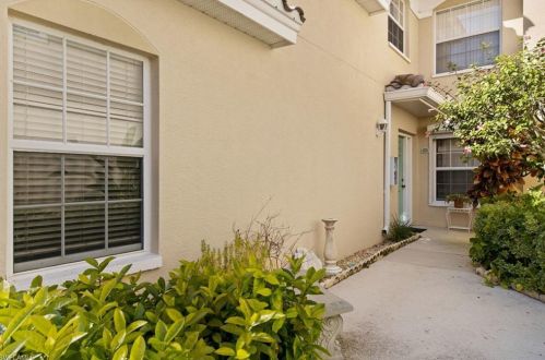 6875 Redbay Park Rd, Naples, FL 34109-7194