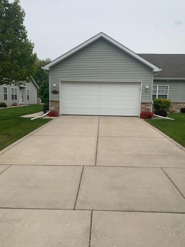 6893 Marsh View St, Gary, IN 46410-3990