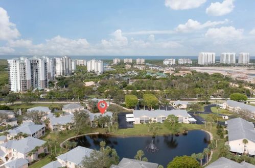 654 Wiggins Lake Dr, Naples, FL 34110-6041