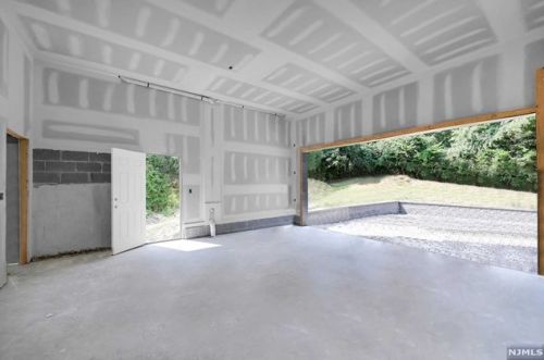 21 Bailey Ave, Oakland NJ  07436-1802 exterior