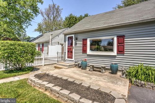 1359 Glen Moore Cir, Lancaster, PA 17601-4027