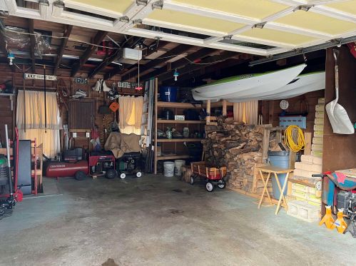 104 Lk Shr Dr, Northwood NH  03261-3707 exterior