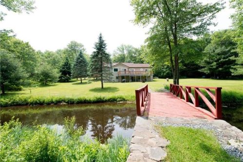 102 Garden House Rd, Hurleyville, NY 12747-5224